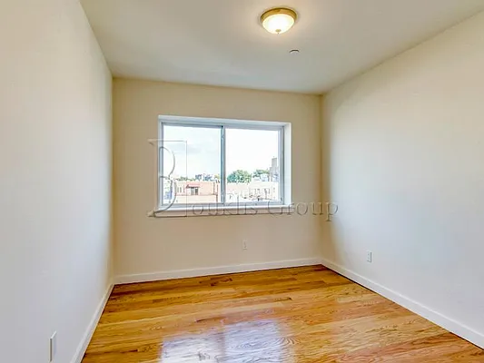 Rented by Bouklis Group | media 11