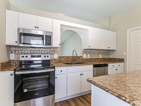 4th image of 1108 Jayhil Dr