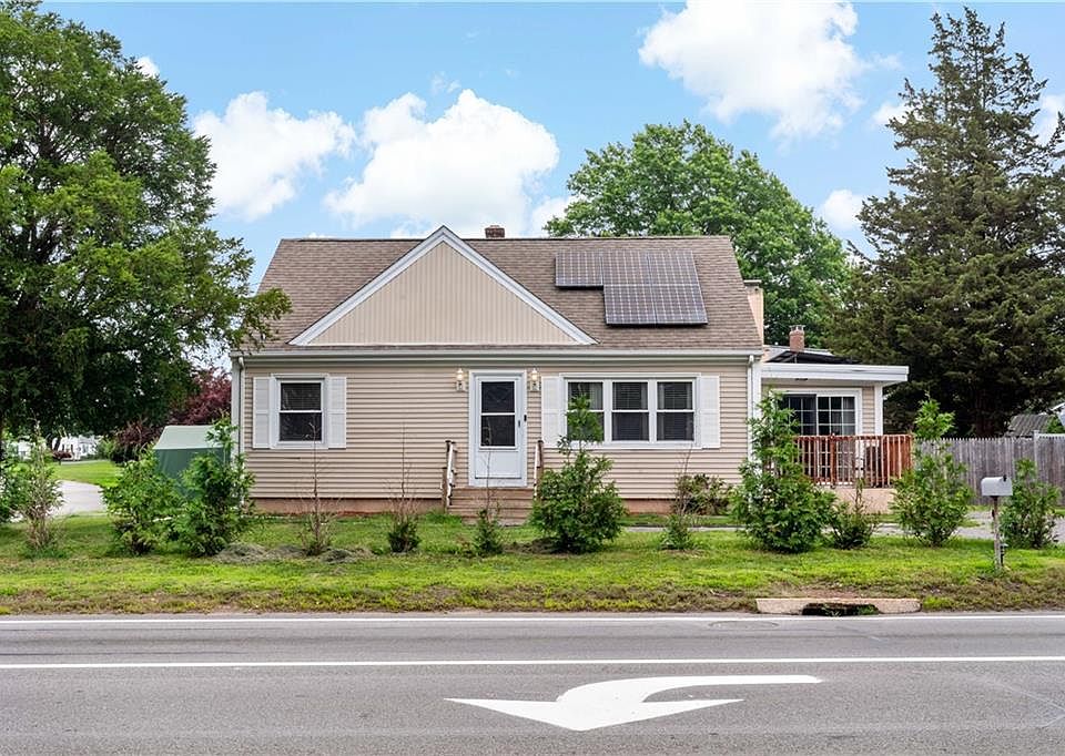 1st image of 756 Metacom Ave