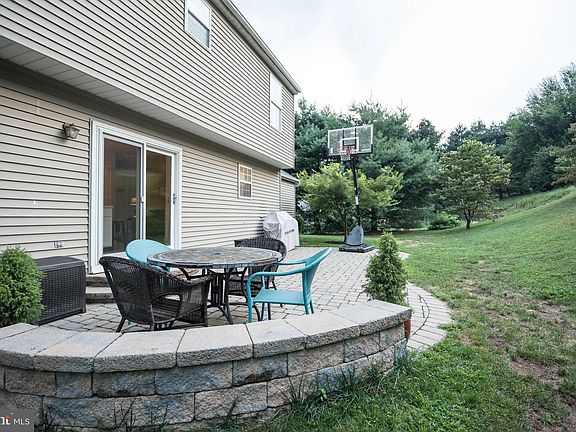 3rd image of 22 Kimberly Cir