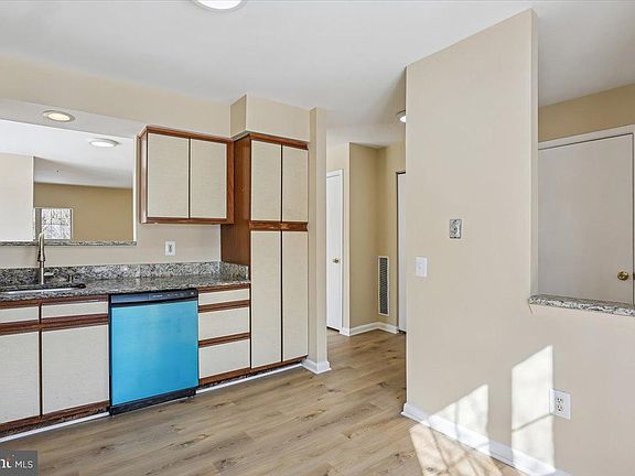 3rd image of 3531 Dartmoor Ln #11