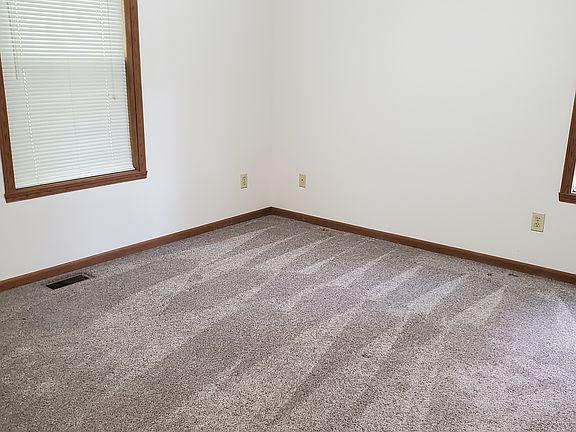 4th image of 1124 N Forest View Dr S