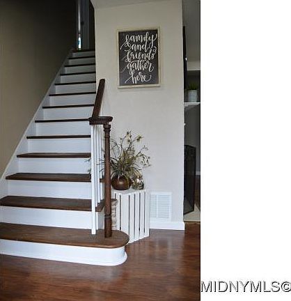4th image of 1239 Greenview Dr