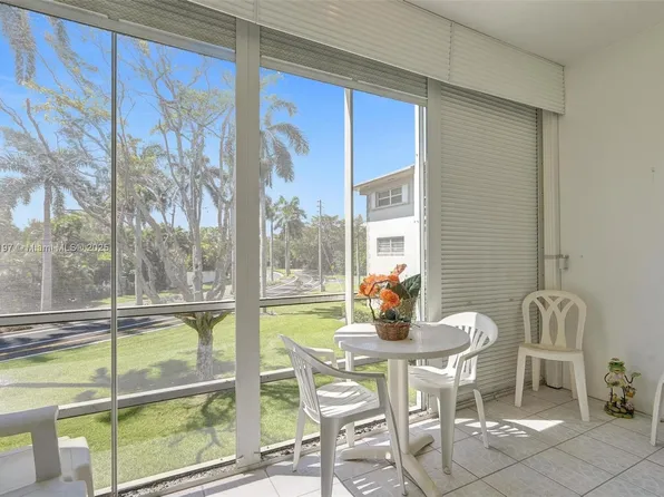 700 Layne Blvd APT 218, Hallandale, FL 33009