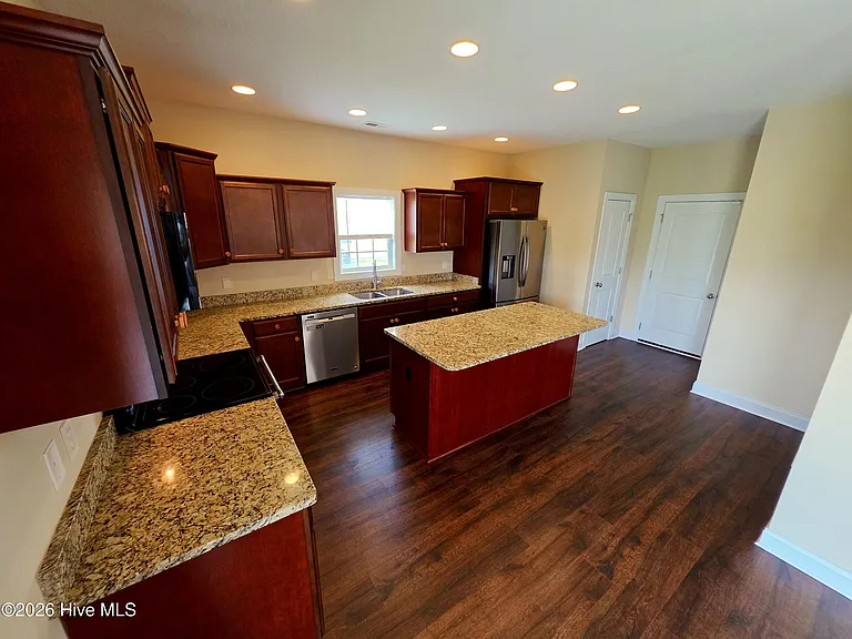 406 Tyrrell Trl — Photo 11