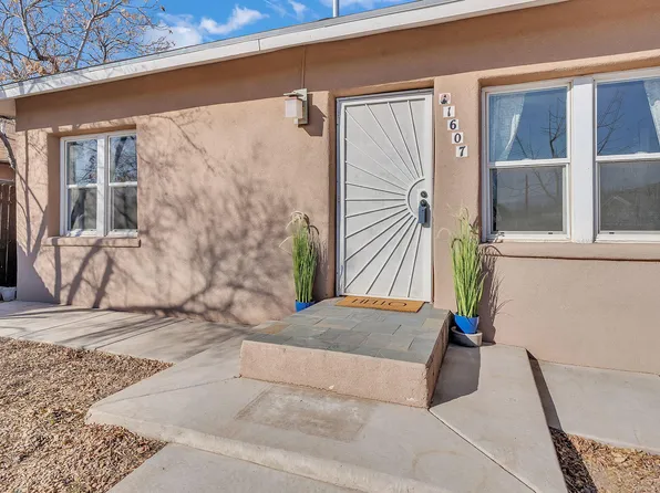 1607 Los Tomases Dr NW, Albuquerque, NM 87102