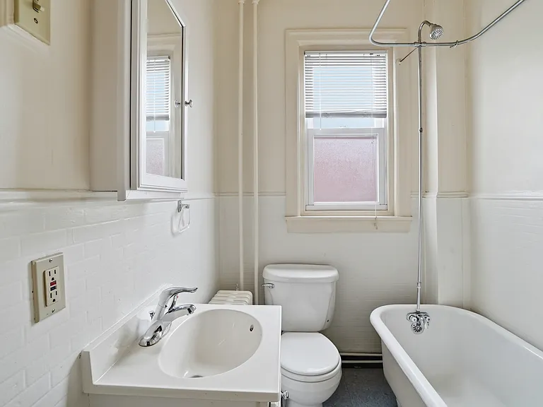 2441 Brown St #2F — Photo 18