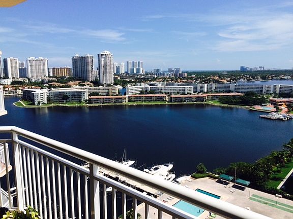 2nd image of 18061 Biscayne Blvd APT 1804