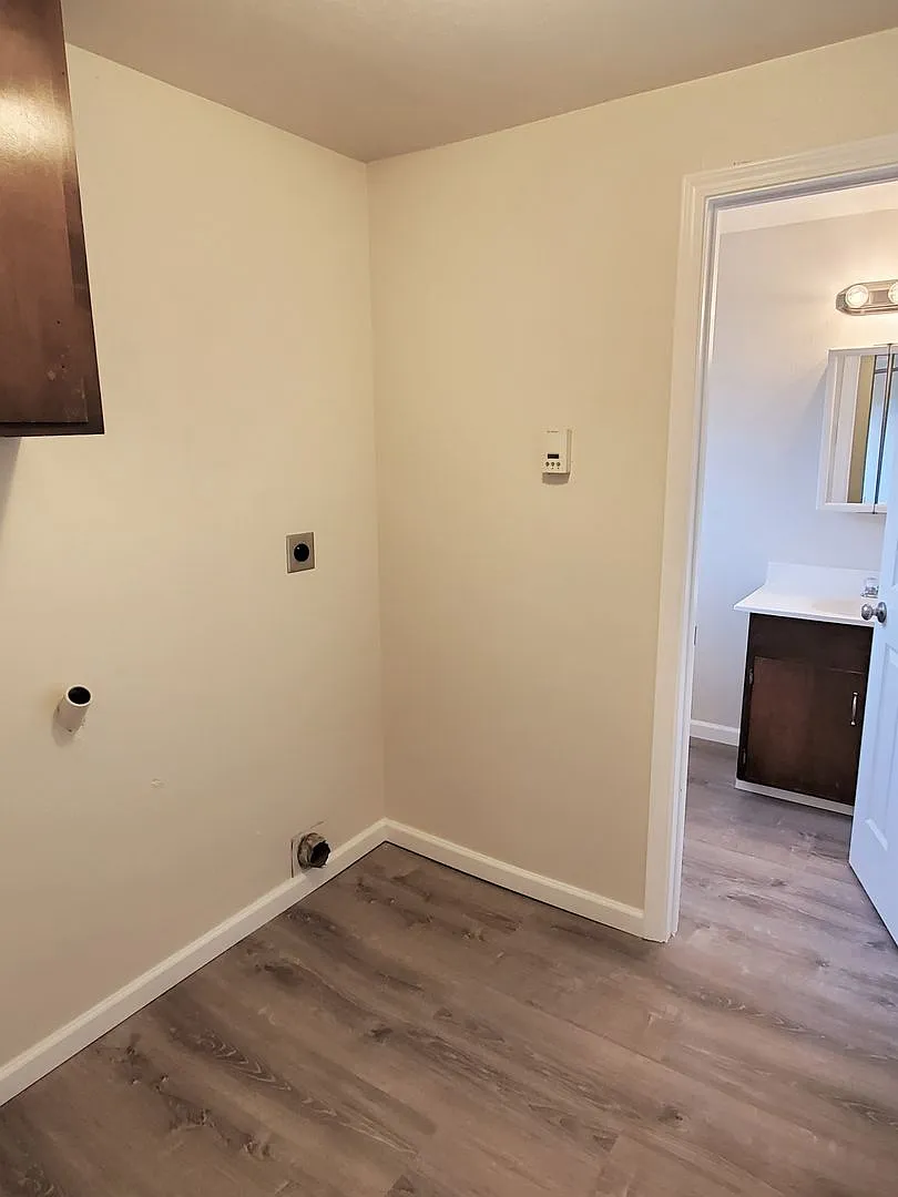Remodeled 2 Bedroom Townhome — Photo 4