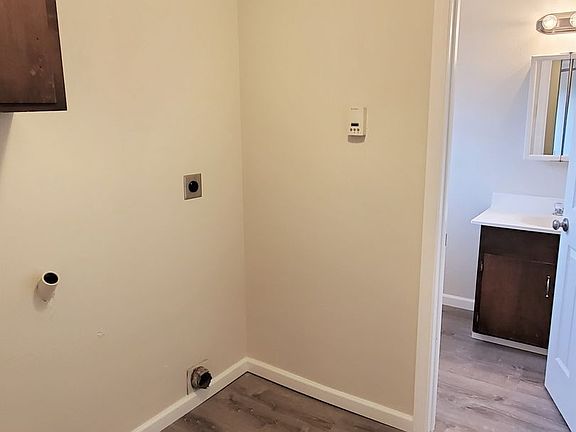4th image of 4485 Sean St