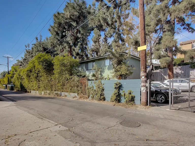 5525 Media Dr #8 — Photo 17