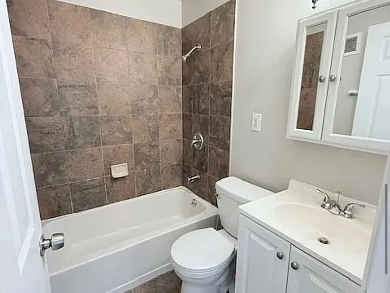 10404 Earl Dr — Photo 8