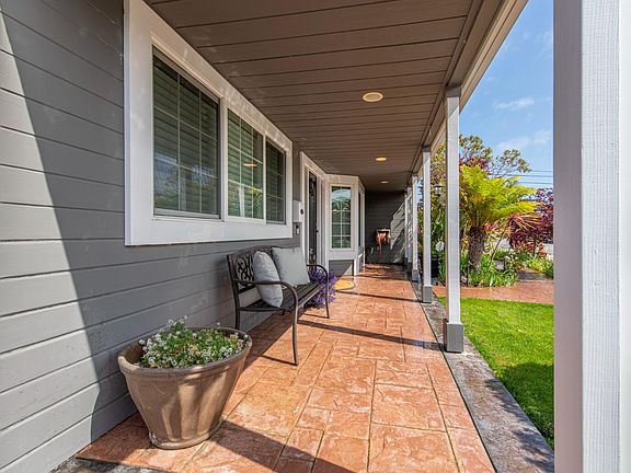 4th image of 2078 Shoreview Ave