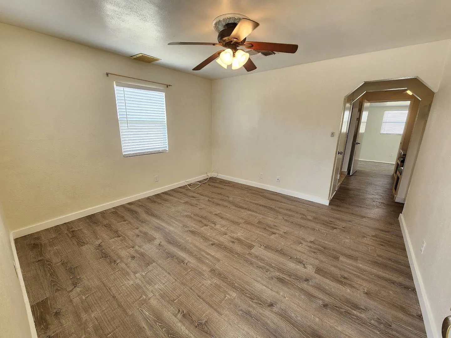 Cute 2 Bedroom 1 Bath Home — Photo 2