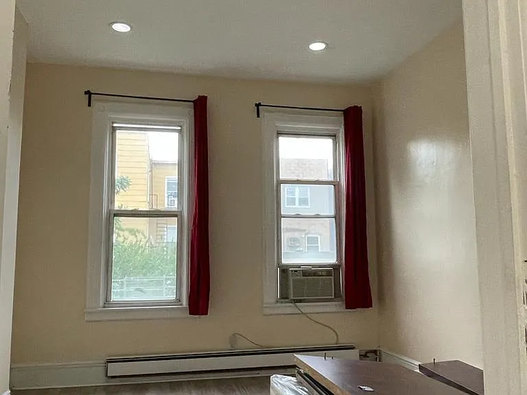 354 Liberty Ave — Photo 5