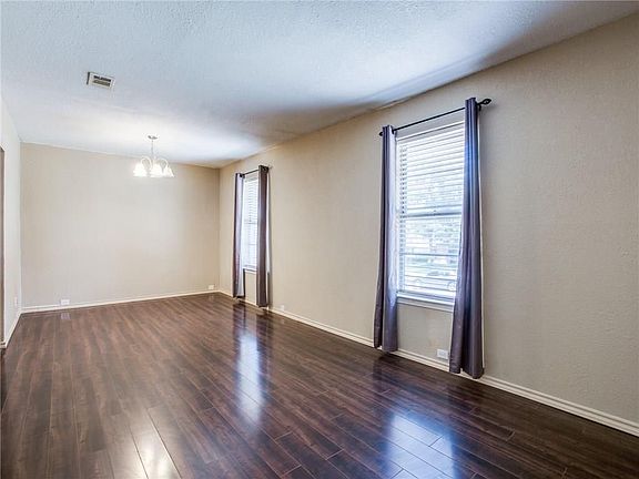 5th image of 110 La Fawn Cir