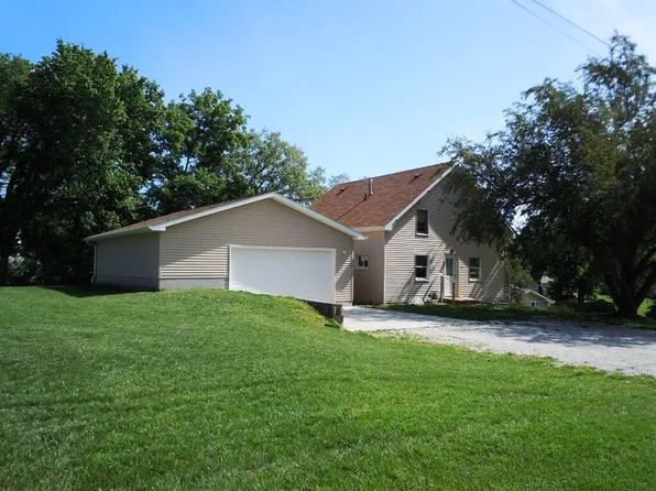 104 W 10th St, Logan, IA 51546