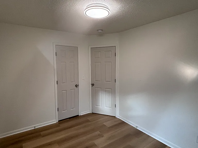 2120 Emmons Ave — Photo 5