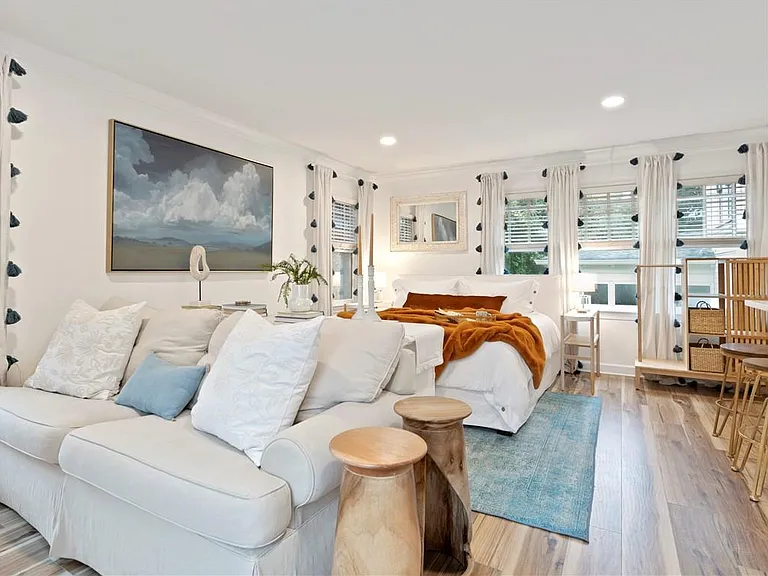325 Sinclair Ave NE — Photo 9