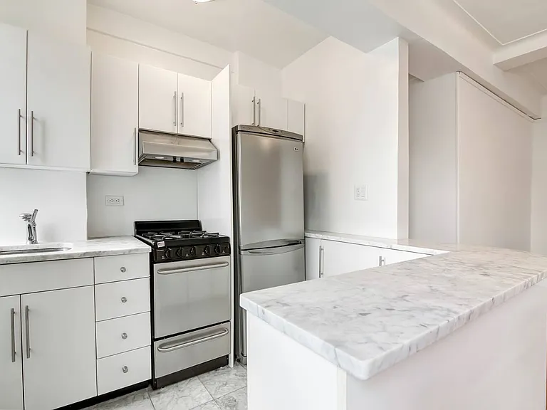 301 E 21st St #9A — Photo 2