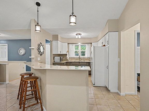 4th image of 226 Embury Dr