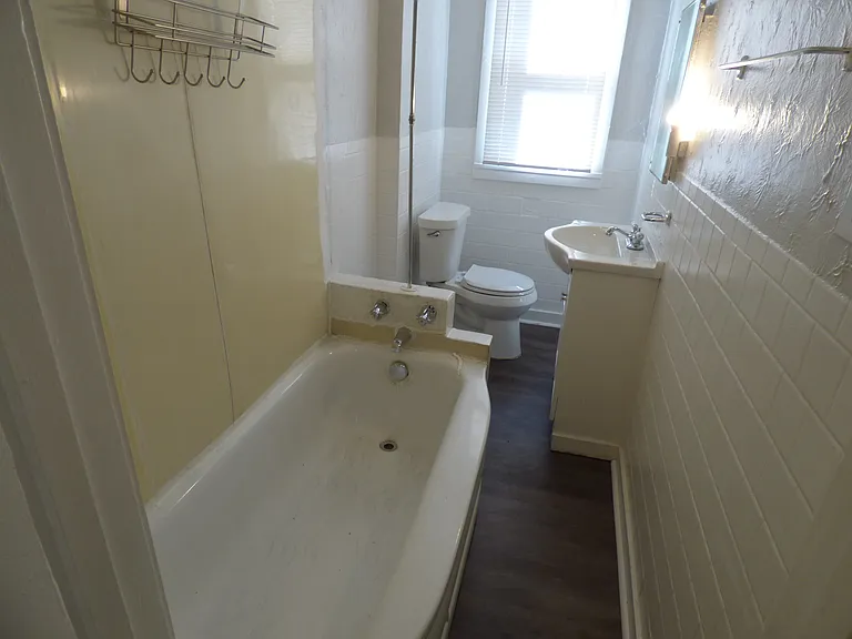 1134 Race St — Photo 7