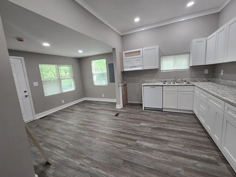 319 E Trinity Ln #A — Photo 15