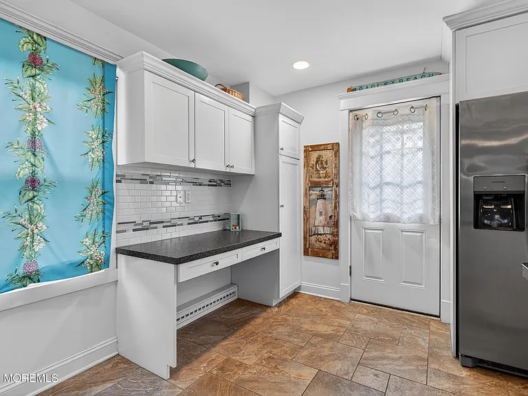 211 Lareine Ave — Photo 17