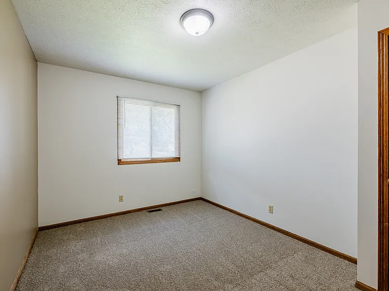 5155 S 80th St — Photo 17