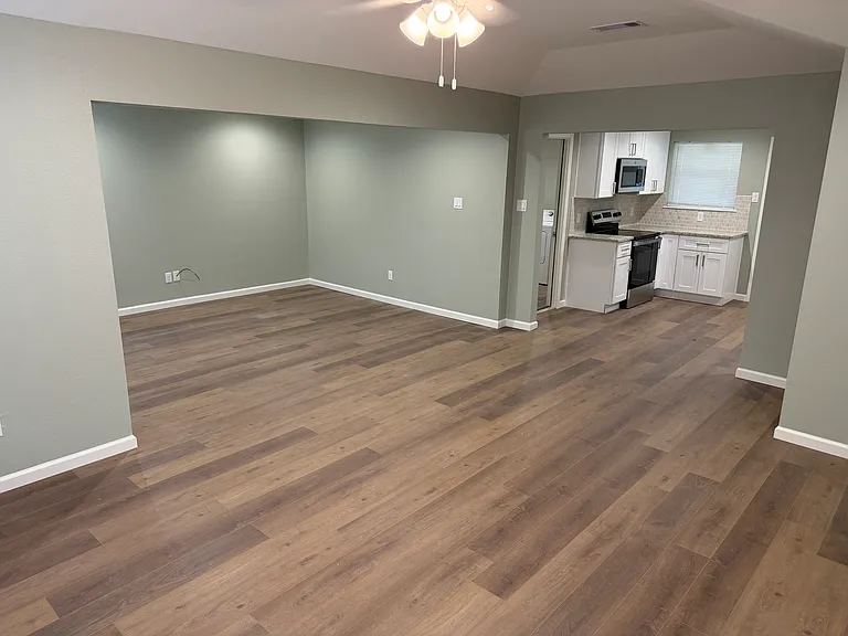 1605 Marguerite Ln — Photo 2