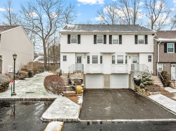 136 Woodlake Drive E #1, Woodbury, NY 11797
