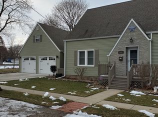 609 Robert St, Henry, IL 61537