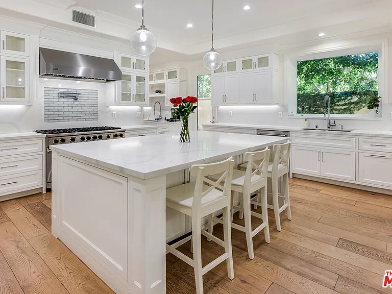 391 S Saltair Ave — Photo 12