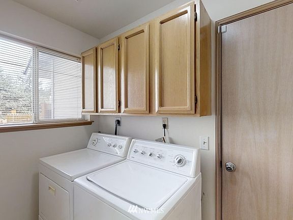 4th image of 2004 S 370th St