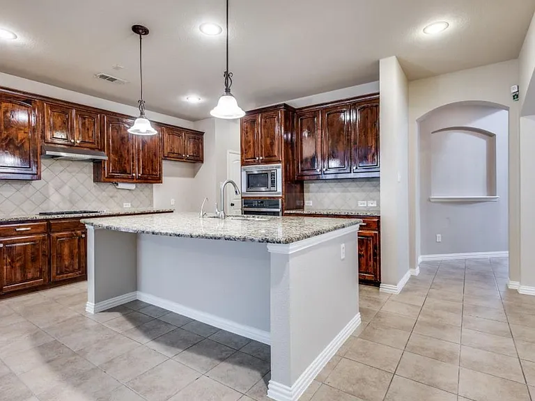 205 Chester Dr — Photo 8