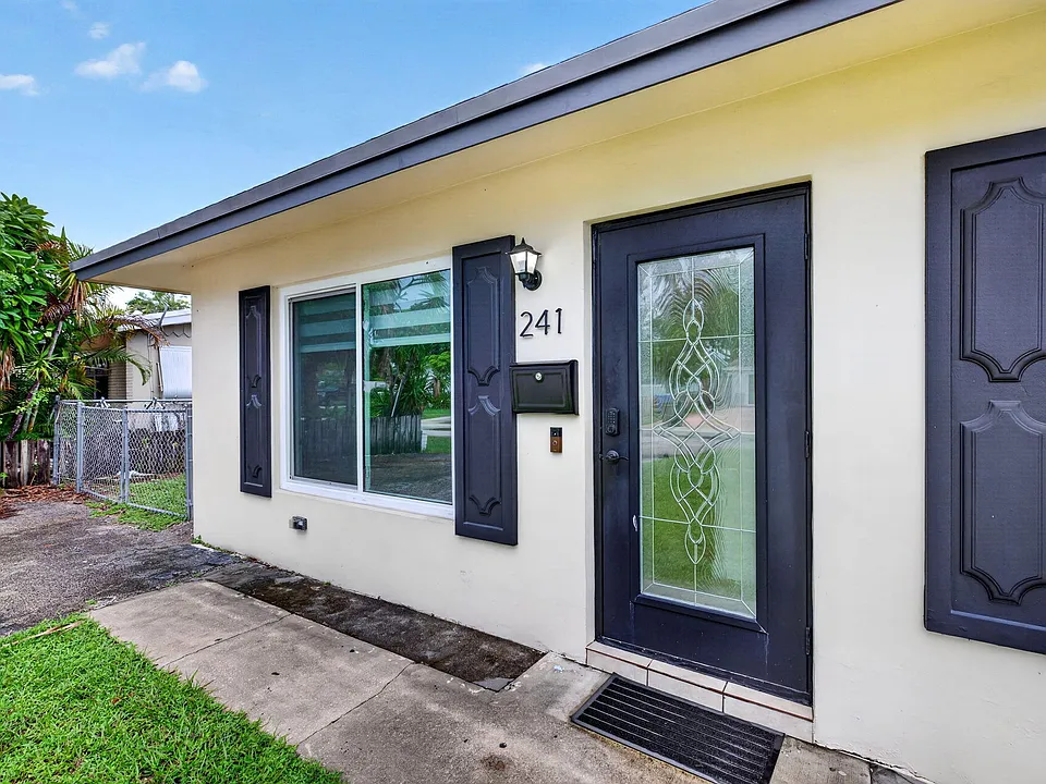 241 NW 49th St