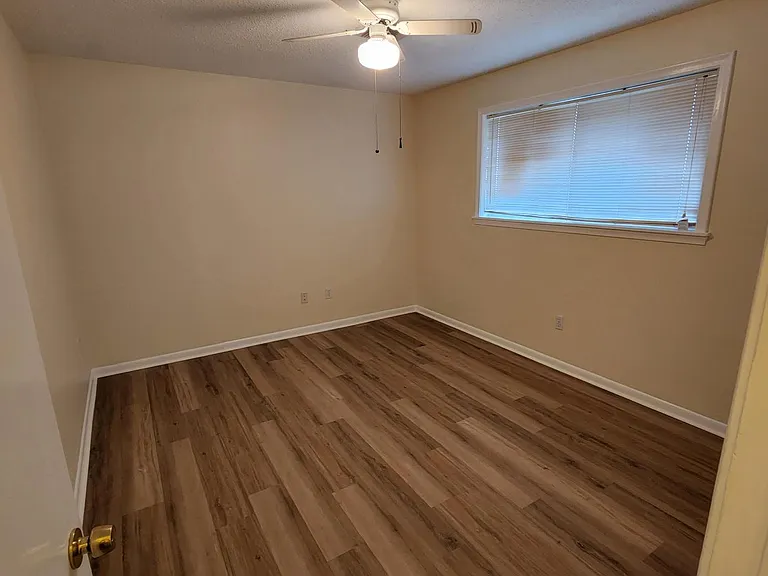 Right BR with closet and cable hook-up