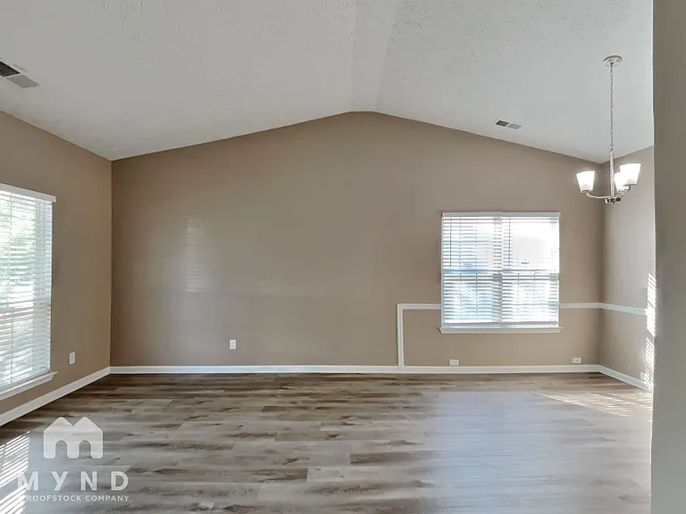 8315 Somerset Way — Photo 5
