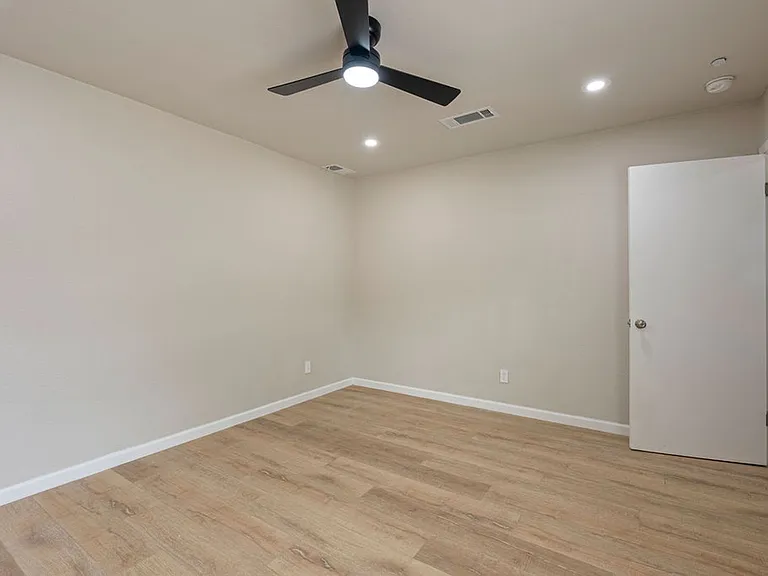 1204 Spearson Ln — Photo 18