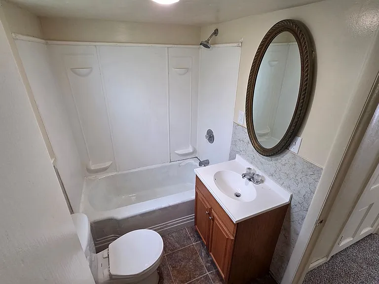 103 E Center St — Photo 16
