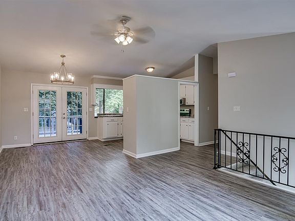 5th image of 601 San Salvador Dr
