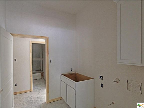 2nd image of 3906 Whispering Oaks
