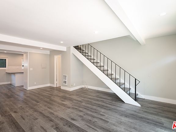 5th image of 888 Victor Ave APT 3