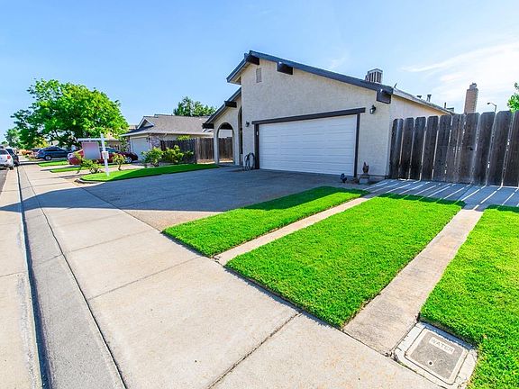 3rd image of 14445 S Arapaho Way