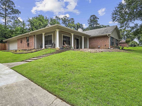 3rd image of 710 Brookhollow Dr