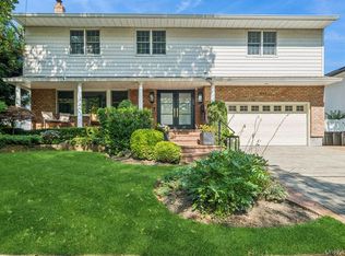 992 Dartmouth Lane, Woodmere, NY 11598