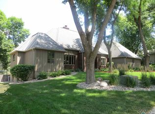 604 E Plum Creek Rd, Sioux Falls, SD 57105