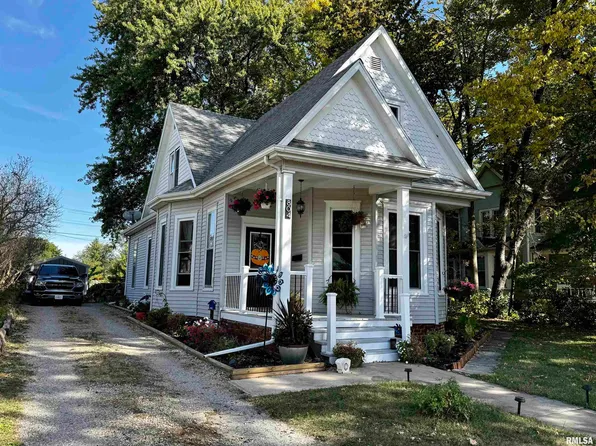 804 E Calhoun St, Macomb, IL 61455