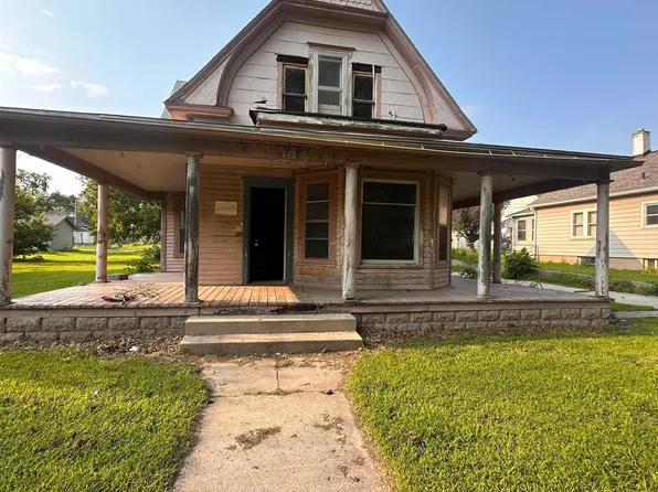 715 7th St, Fairbury, NE 68352