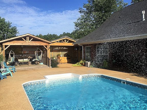 2nd image of 207 Gardenia Dr